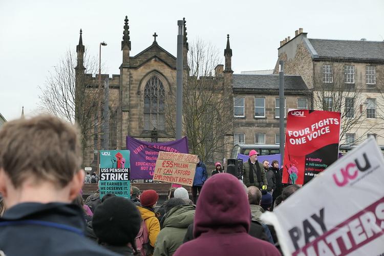Les grèves se multiplient au Royaume-Uni