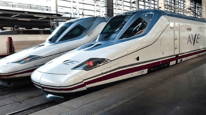 L'Ave, train à grande vitesse de renfe, entre madrid et burgos