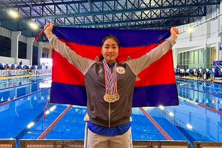 La nageuse cambodgienne Kaing Muynin décroche trois médailles d’or