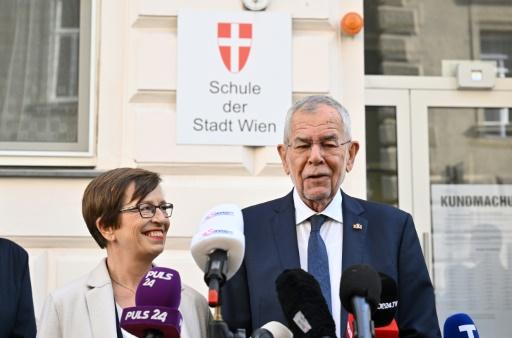 En Autriche, le président écologiste sortant Alexander Van der Bellen, est réélu
