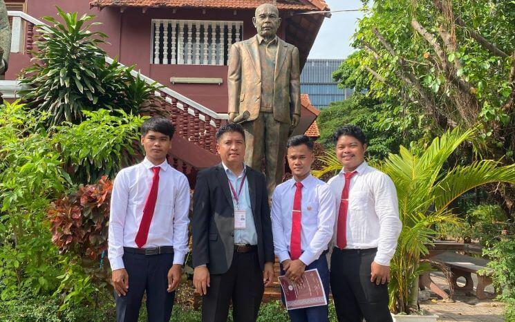 Sculpture Vann Molyvann - URBA