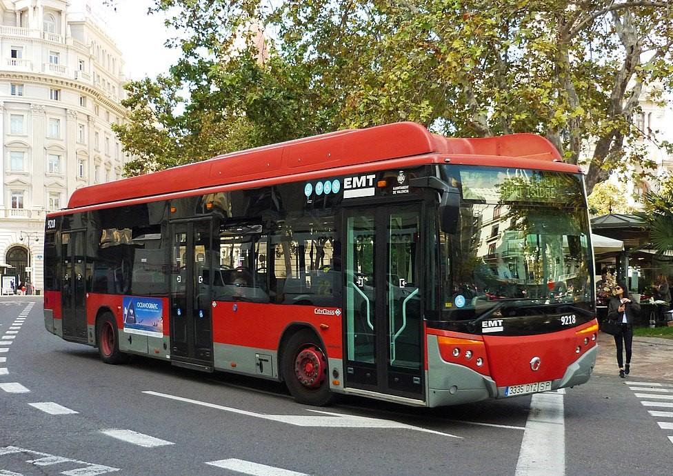 un bus rouge emt valencia