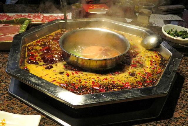 un hot pot du sichuan en chine