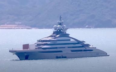 yacht oligarque russe à Hong Kong