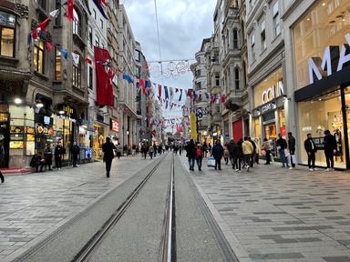 Avenue Istiklal le 25 novembre