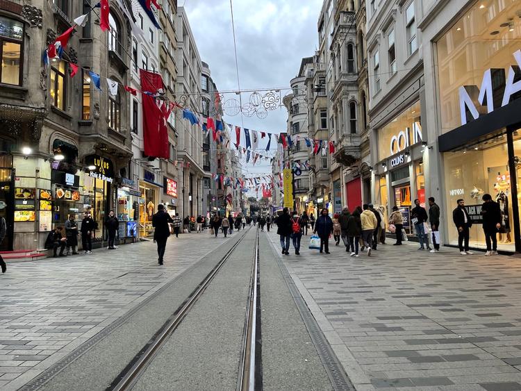 Avenue Istiklal le 25 novembre