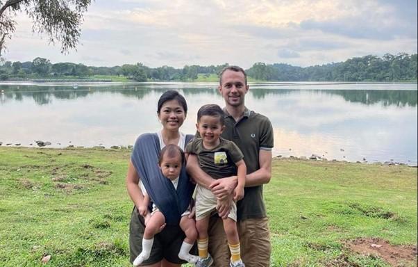 Famille Colas garagiste francais singapour