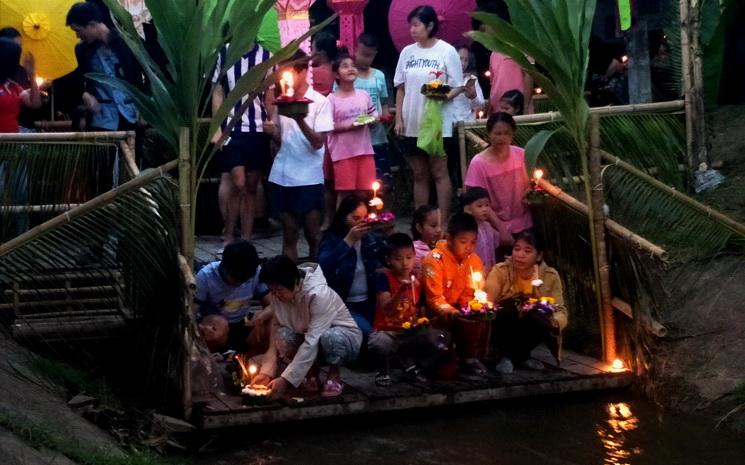 Loy-Krathong-thailande-Chiang-Mai