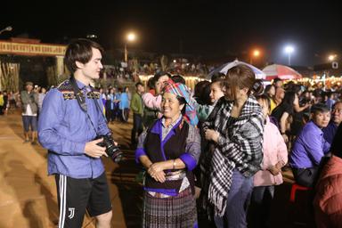 François Bibonne : jeune réalisateur d'un film sur la musique classique au Vietnam