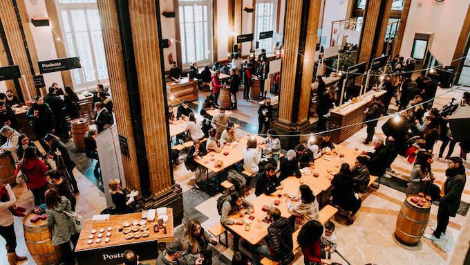 ambiance de fête dans un bar