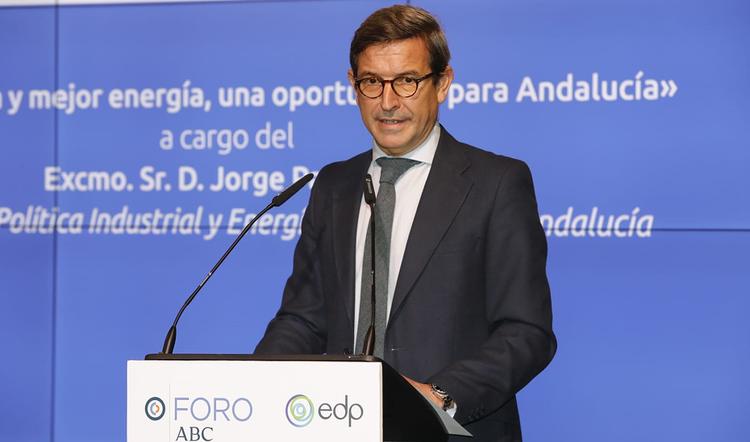 Le ministre régional de la politique industrielle et de l'énergie, Jorge Paradela, lors de son discours au Forum ABC.