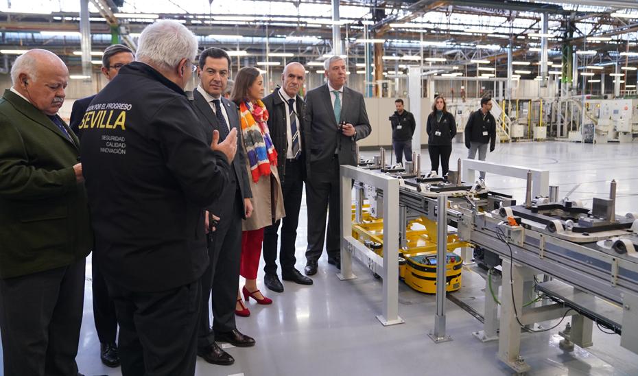 Juanma Moreno, lors de la visite de l'usine d'économie circulaire Refactory.