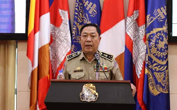 Chhay Kim Khoeun porte-parole et commissaire adjoint de la police nationale, a déclaré le 16 décembre que la police avait arrêté cinq personnes soupçonnées detre impliquées