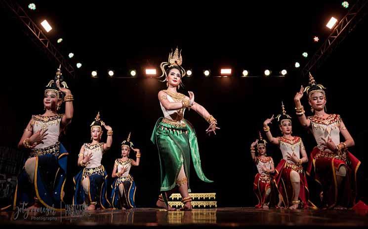 Photo 2 Khmer classical dancers_1670407882
