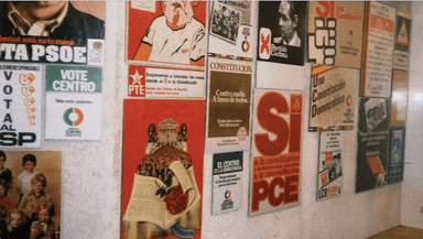 placardage pour le referendum de la constitution en 1978