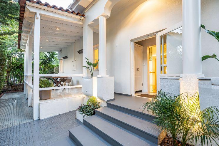 L'entrée du Restaurant Le Pavillon d'Athènes