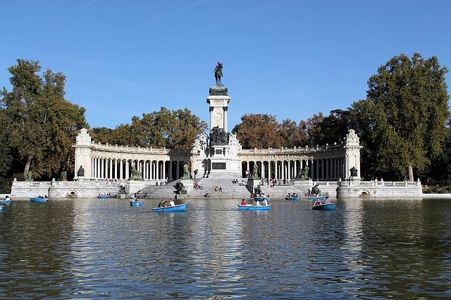 le parc du retiro à madrid