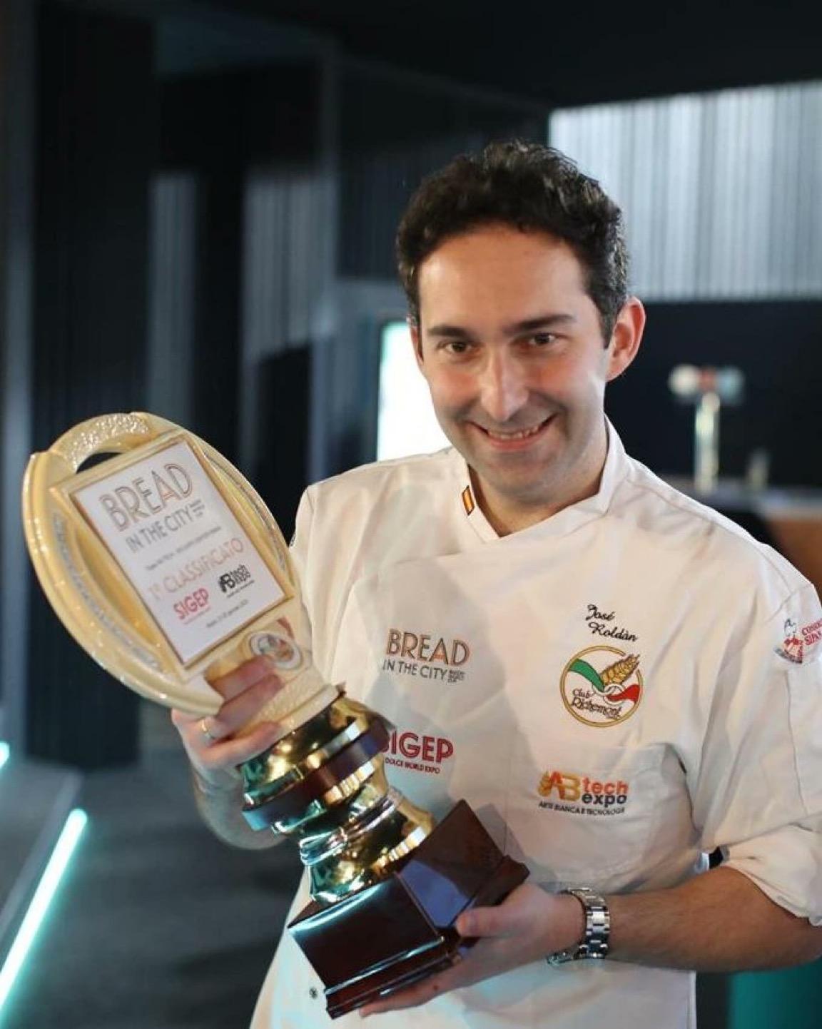 José Roldán de Córdoba, capitaine de "La espiga", l'équipe de boulangers espagnols, a remporté le premier Prix International de Boulangerie face à 9 équipes internationales