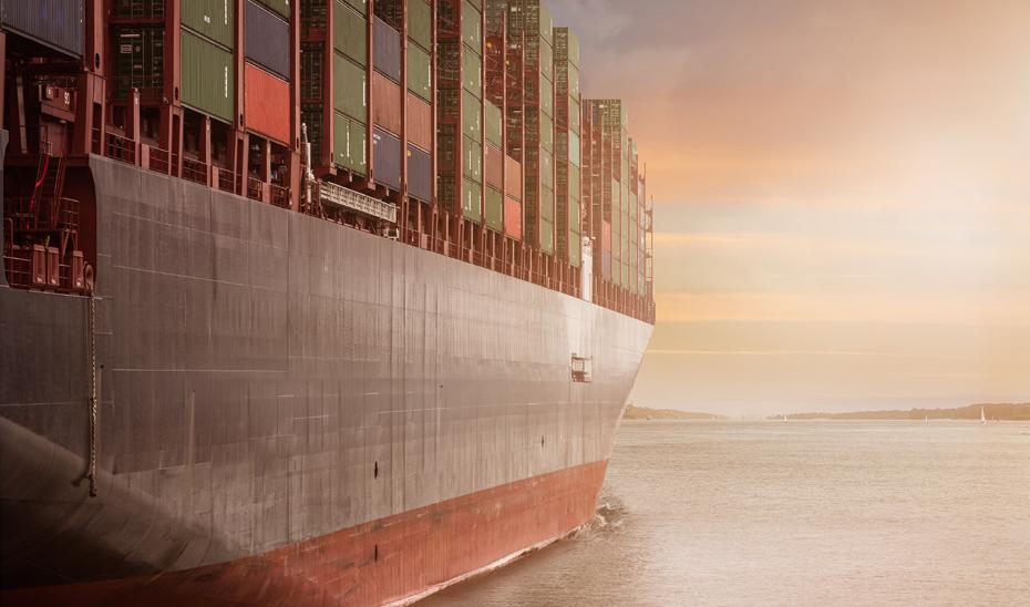 Cargo chargée de containers avec des marchandises andalouses