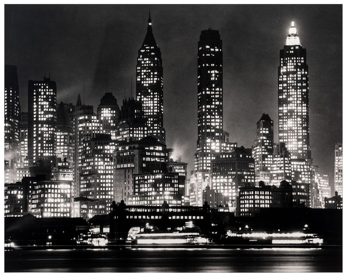 Andreas Feininger, Downtown Manhattan in the evening, New York, 1940, Andreas Feininger Archiv c/o Zeppelin Museum Friedrichshafen