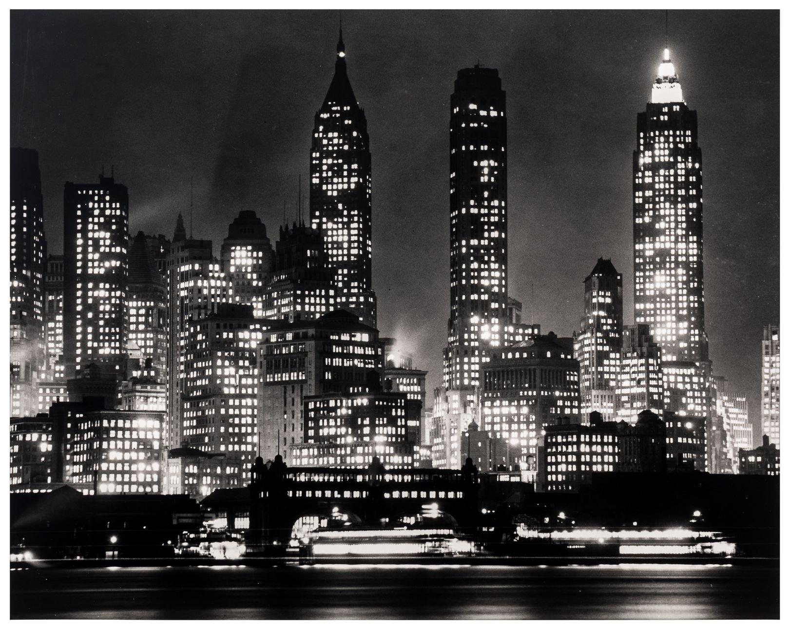 Andreas Feininger, Downtown Manhattan in the evening, New York, 1940, Andreas Feininger Archiv c/o Zeppelin Museum Friedrichshafen