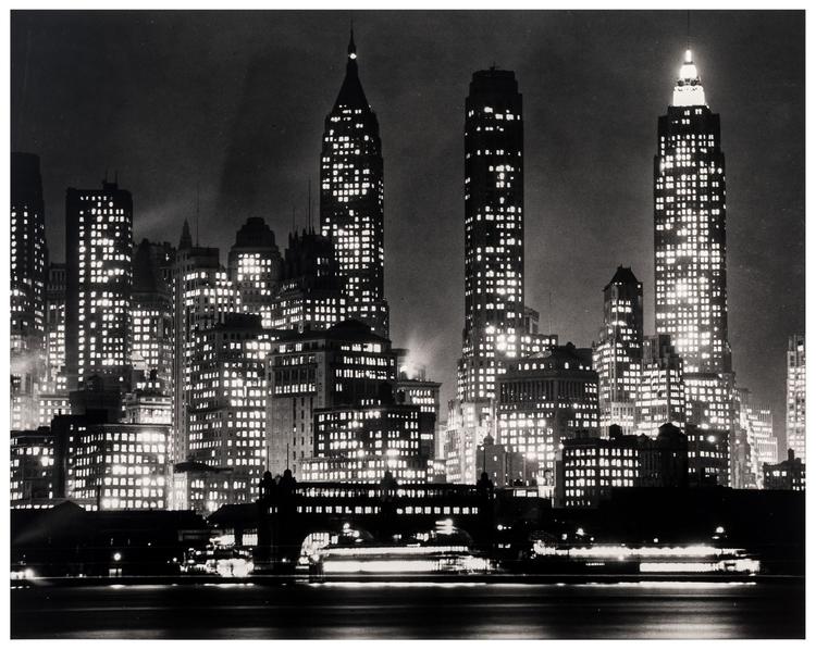 Andreas Feininger, Downtown Manhattan in the evening, New York, 1940, Andreas Feininger Archiv c/o Zeppelin Museum Friedrichshafen