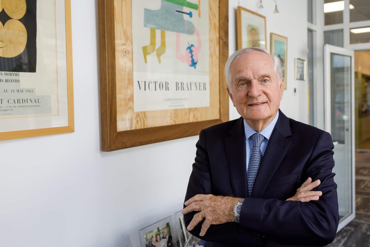 Christian Derveloy dans son bureau de ARTA GRAFICA