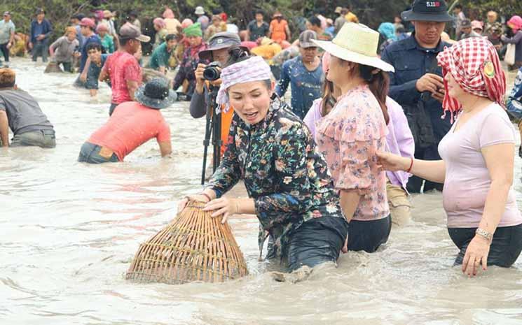 La pêche à l’Angrout អង្រត់ au Cambodge 2