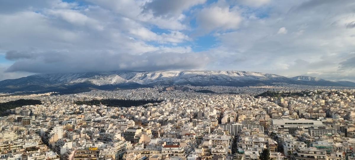 La ville d'Athènes enneigée, les écoles sont fermées