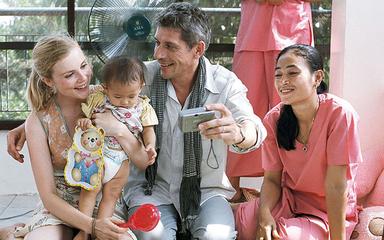 image de holy-lola film sur le parcours de français adoptant au cambodge