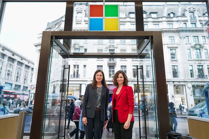 Cindy Rose, présidente de et Isabel Diaz Ayuso, presidente de la Communauté de Madrid posent ensemble à Londres /CAM