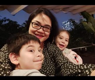 Arthur entouré de sa maman et sa soeur jumelle à Hanoi est atteint de leucémie