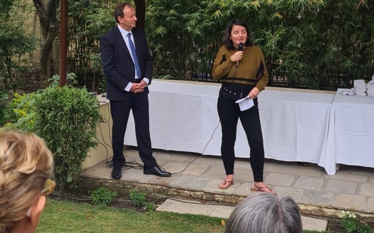L'ambassadeur Gilles Bourbao et Colette Tostivint de la SFBK à la Résidence de France à Katmandou