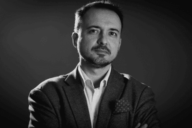 Photo en noir et blanc de l'expert juridique Christian Barbieux