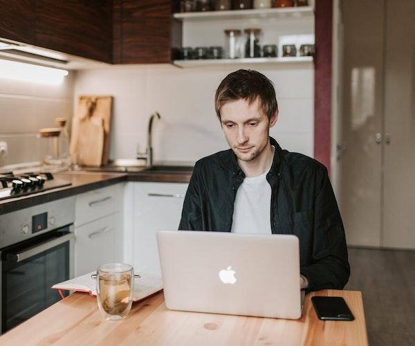 Une loi prévoit des avantages fiscaux pour les nomades numériques