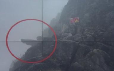 Un touriste se casse la jambe en prenant une photo au Vietnam