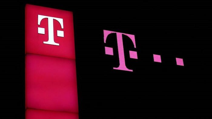 l'image rouge et noire de Deutsche Telekom à Valencia