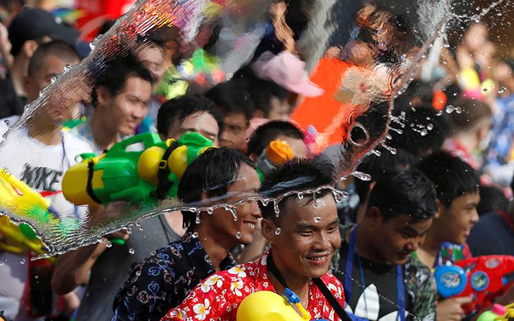 Songkran-Thailande-bataille-eau