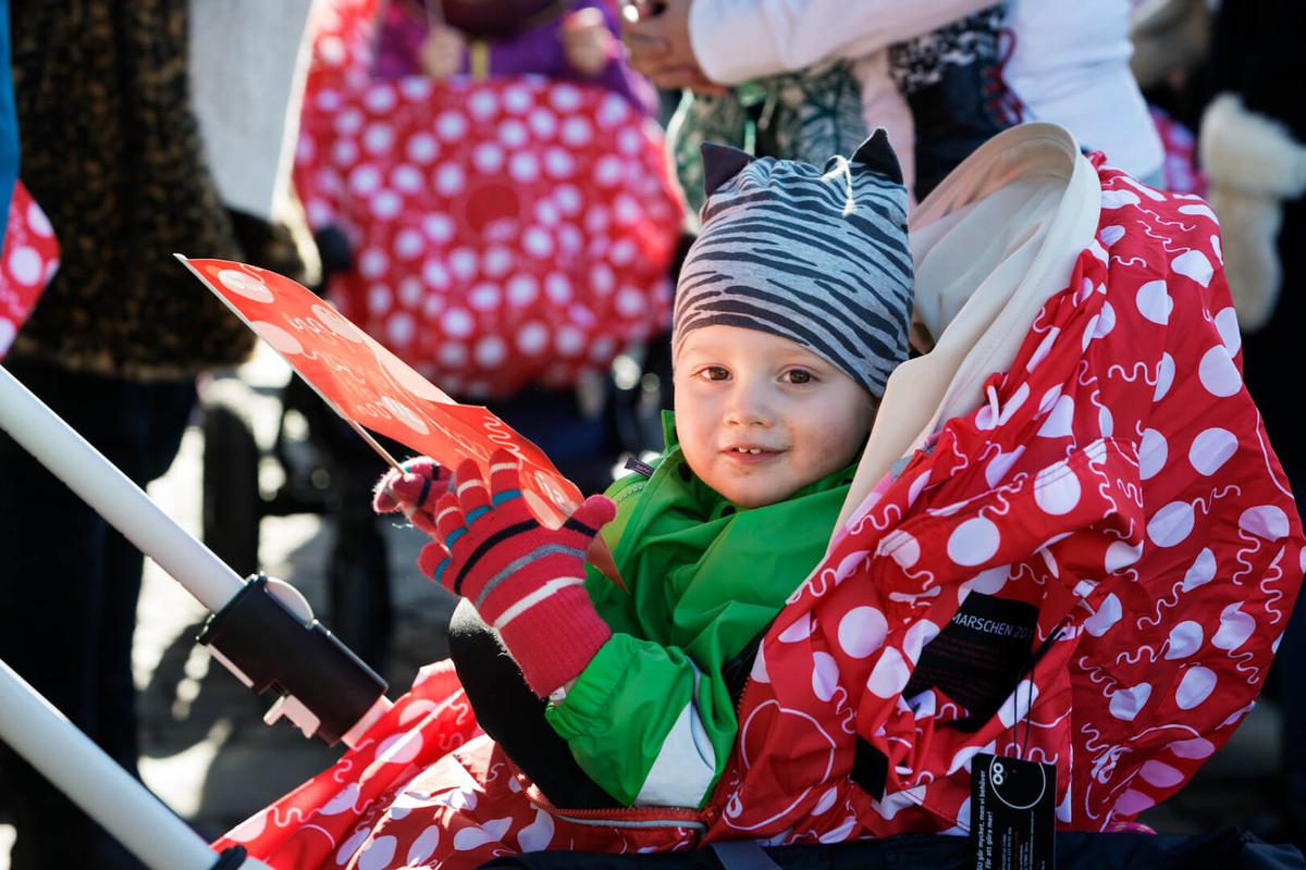 bébé suédois dans poussette