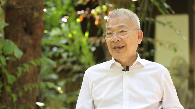 Anthropologist Ang Choulean during an interview with ThmeyThmey News