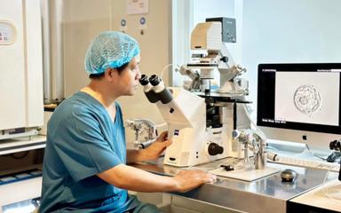 Ho Manh Tuong, médecin vietnamien, spécialiste de la fécondation in vitro (FIV)