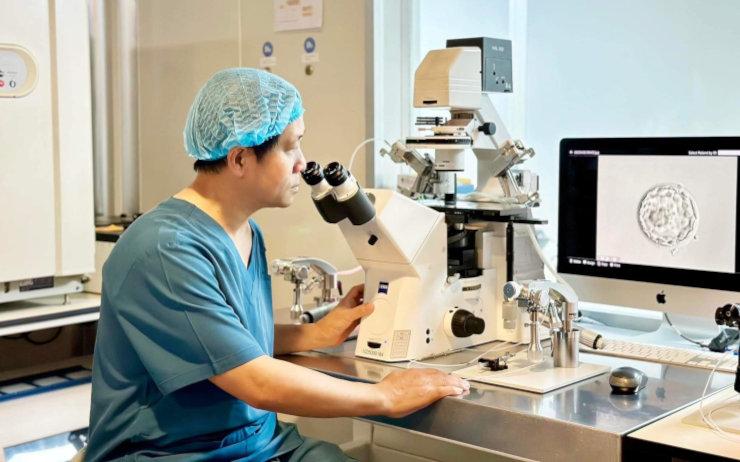 Ho Manh Tuong, médecin vietnamien, spécialiste de la fécondation in vitro (FIV)