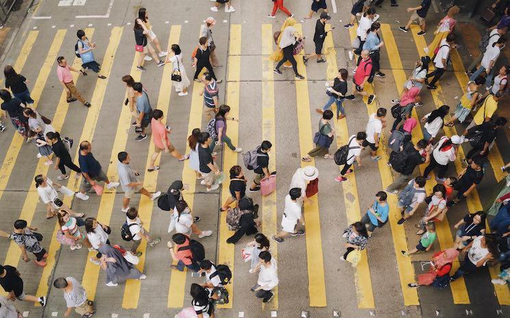 passants dans la rue hong kong