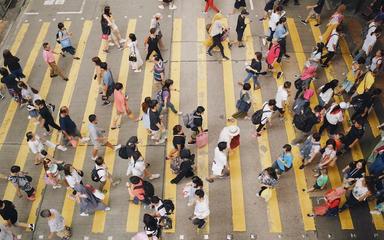 passants dans la rue hong kong