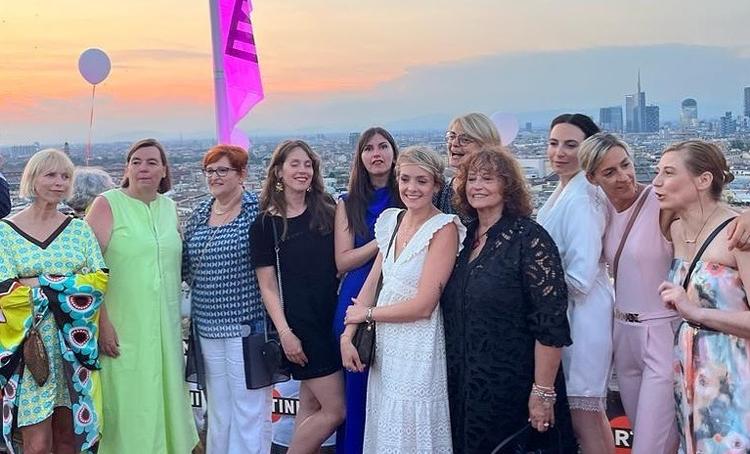 équipe de femmes de Milan Accueil