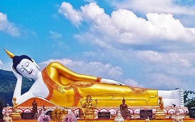 Wat-Phra-Doi-Khram-bouddha-couche