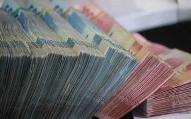 mufid-majnun-liasse de billets