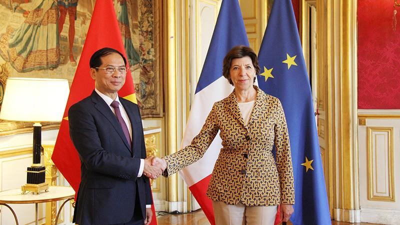 rencontre Bui Thanh Son catherine colonna en France