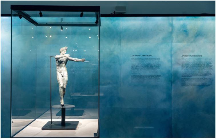 statue en bronze exposée dans un musée à Rome