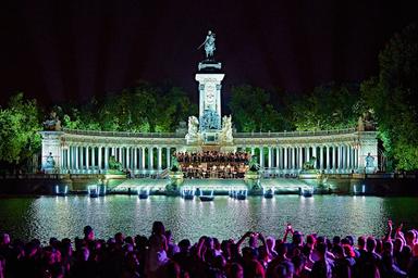 un concert la nuit au veranos de la Villa a madrid